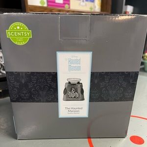 Brand New in Box Disney Scentsy The Haunted Mansion Warmer!